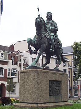 Boudewijn VI van Henegouwen- standbeeld te Mons